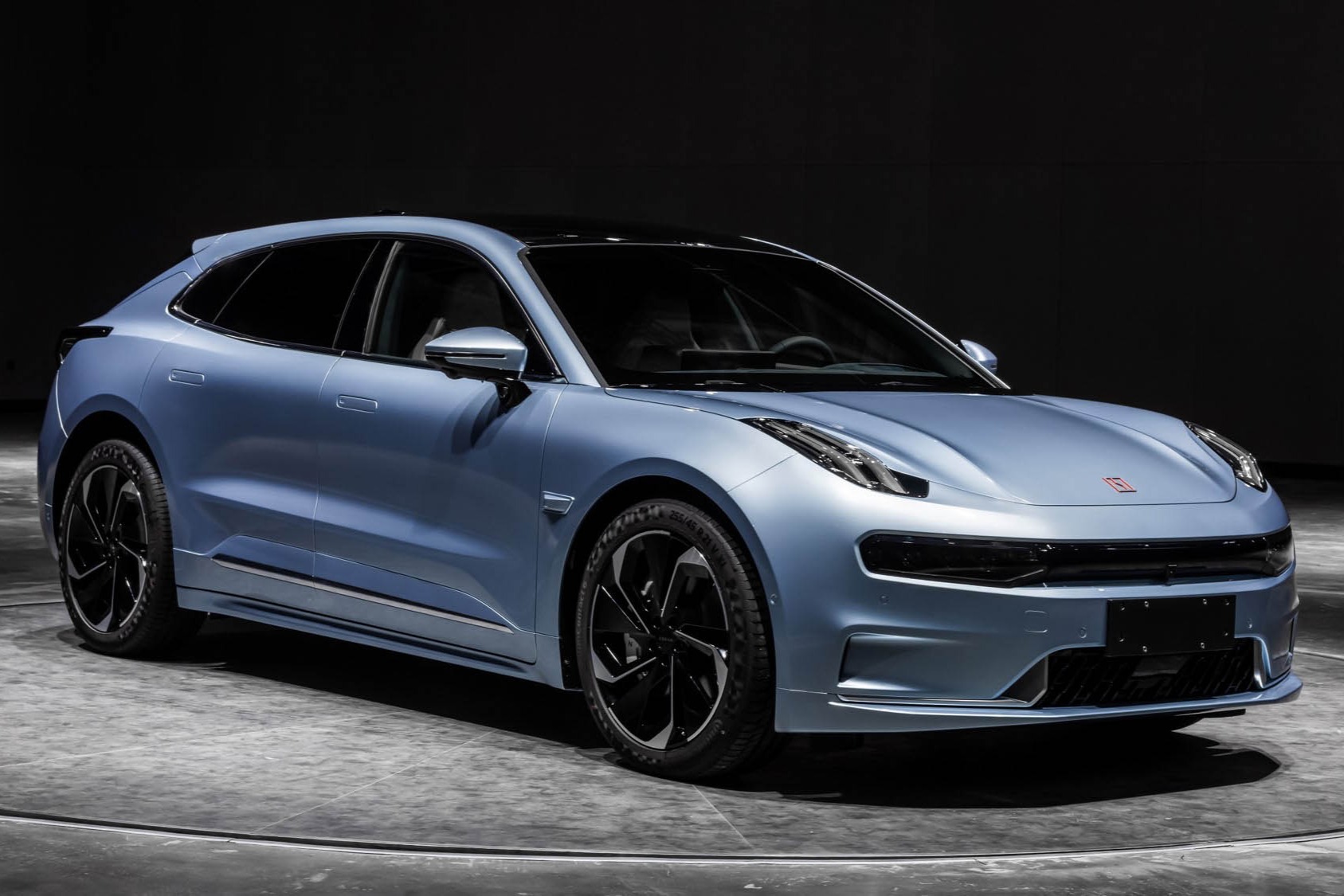 搭载极氪009同款麒麟电池，新款极氪001续航1032km