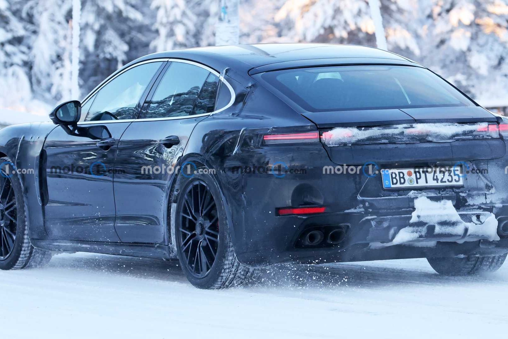 谍照 | 全新保时捷Panamera将推出插混车型，有望明年三季度首发