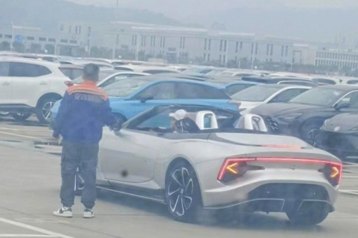 谍照 | 软顶敞篷设计,MG Cyberster无伪谍照曝光