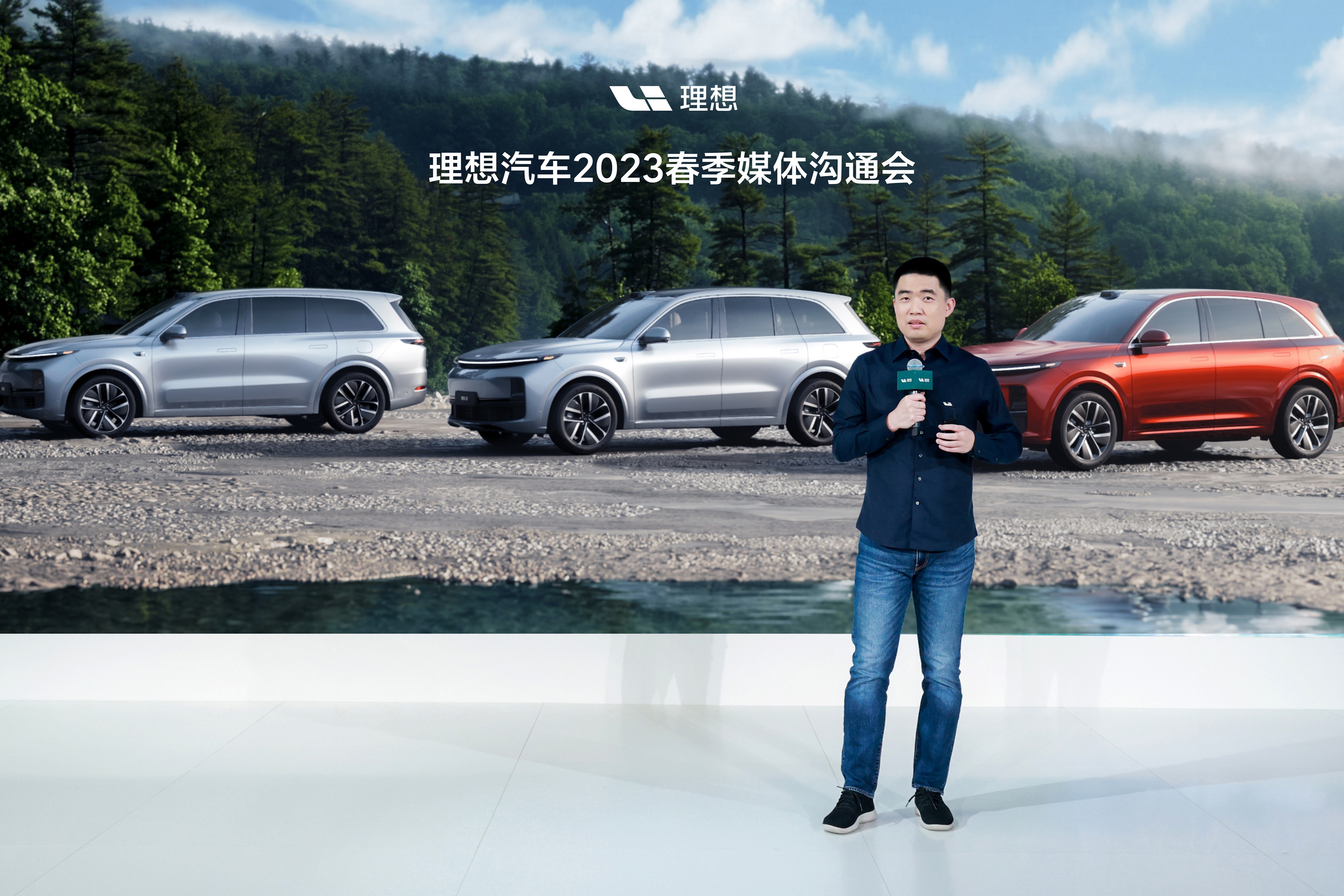 理想今年迈入千亿收入俱乐部，经营利润或超50亿元