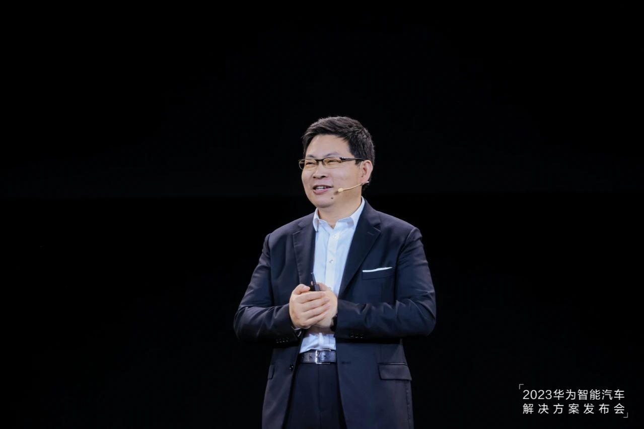 HUAWEI ADS 2.0首发：让人驾更安全，让智驾更轻松