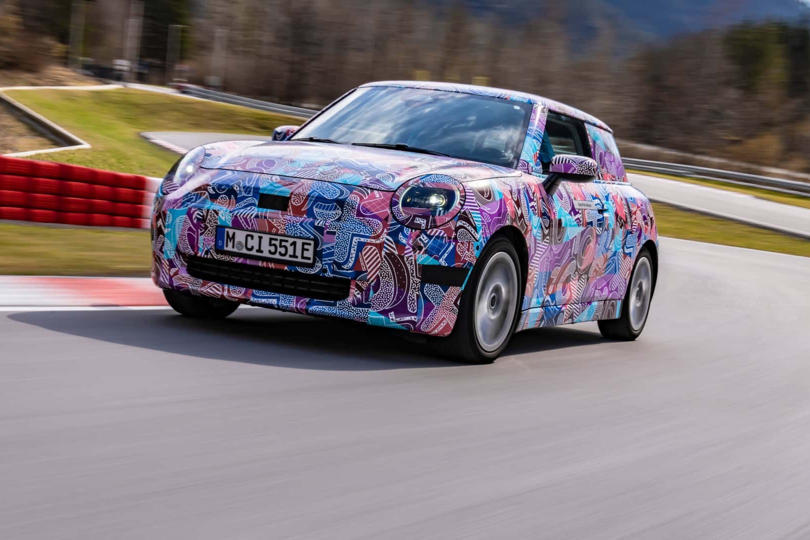 继smart热销后，全新纯电MINI或11月国产，续航300-400km