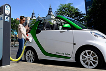 1740亿美元加强电动汽车供应链，美国将新装50万台充电桩