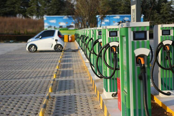 中国充电桩缺口继续扩大，电动汽车“跑”太快了，桩怕你跟不上