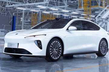 蔚来ET7首台生产线验证样车下线 