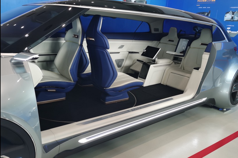 造型奇特 内部夸张 这台车真的是5座！