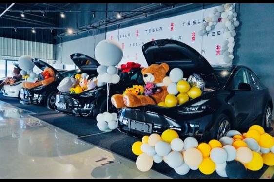 首批特斯拉Model Y標準續(xù)航版車型在北京交付