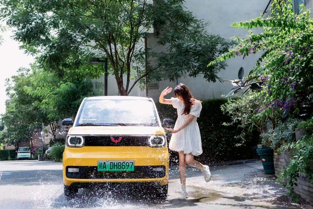 宏光MINI EV马卡龙秋色版今日发布 同步开启招募新品发布官