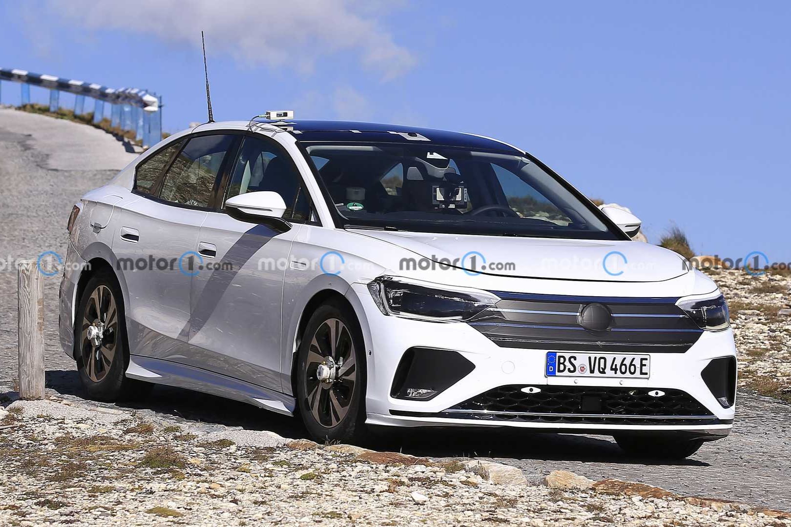 MEB平台新车型 大众Aero B纯电轿车路试谍照曝光