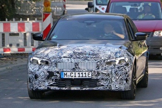 新款宝马3系插混版路试谍照曝光  携手纯电版本悉数亮相