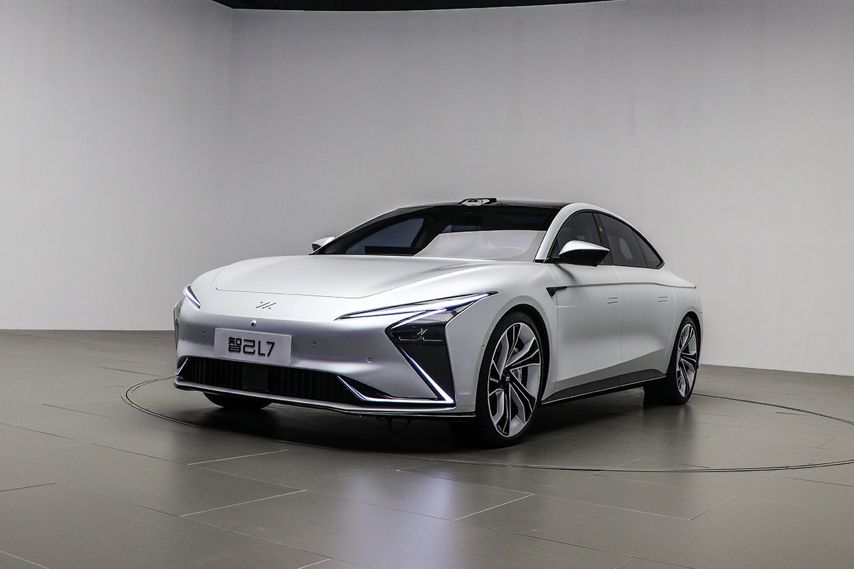 智己L7亮相2021世界新能源汽车大会