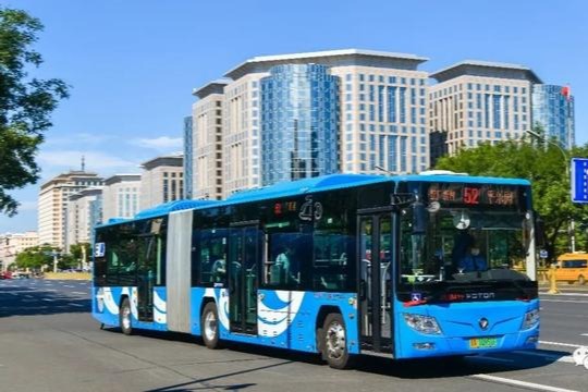  带头响应双碳目标  北京新能源公交车投运数量近九成