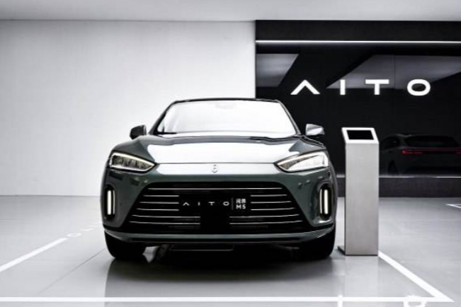  鸿蒙首款汽车AITO问界M5传来消息，发布三天订单突破2000台