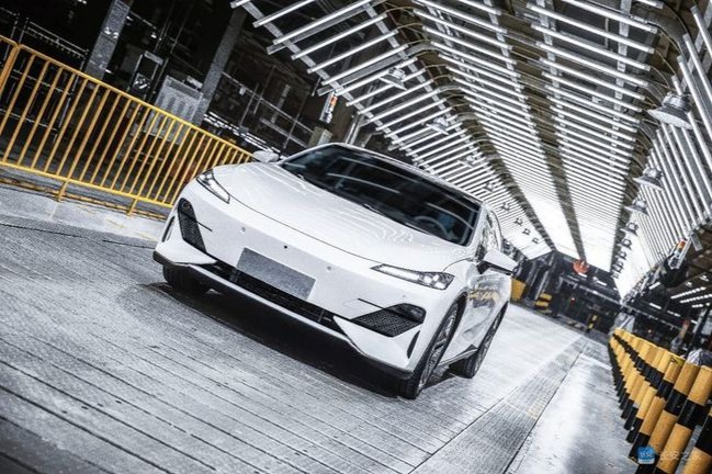 长安C385首台全工装样车正式下线 电动车领域首款战略产品