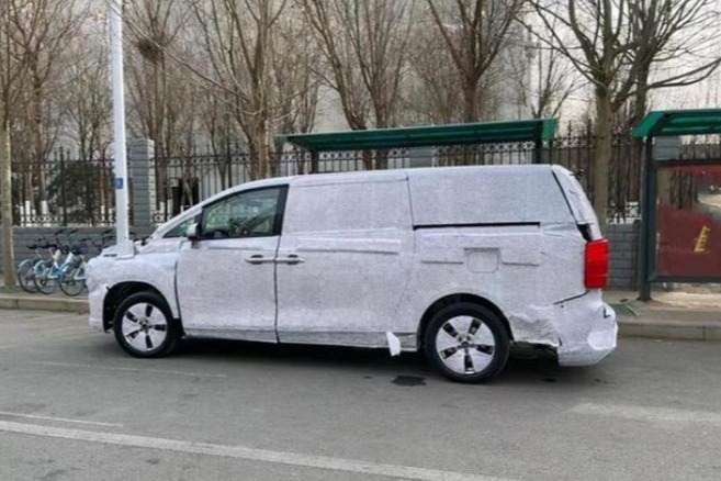 魏牌首款MPV亮相街头路试  将搭柠檬混动DHT系统