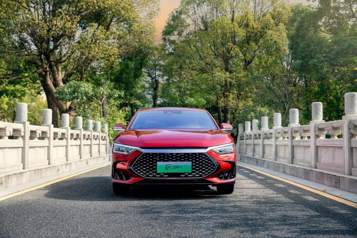 “十连冠”！比亚迪新能源三月销量“10万+”再登顶