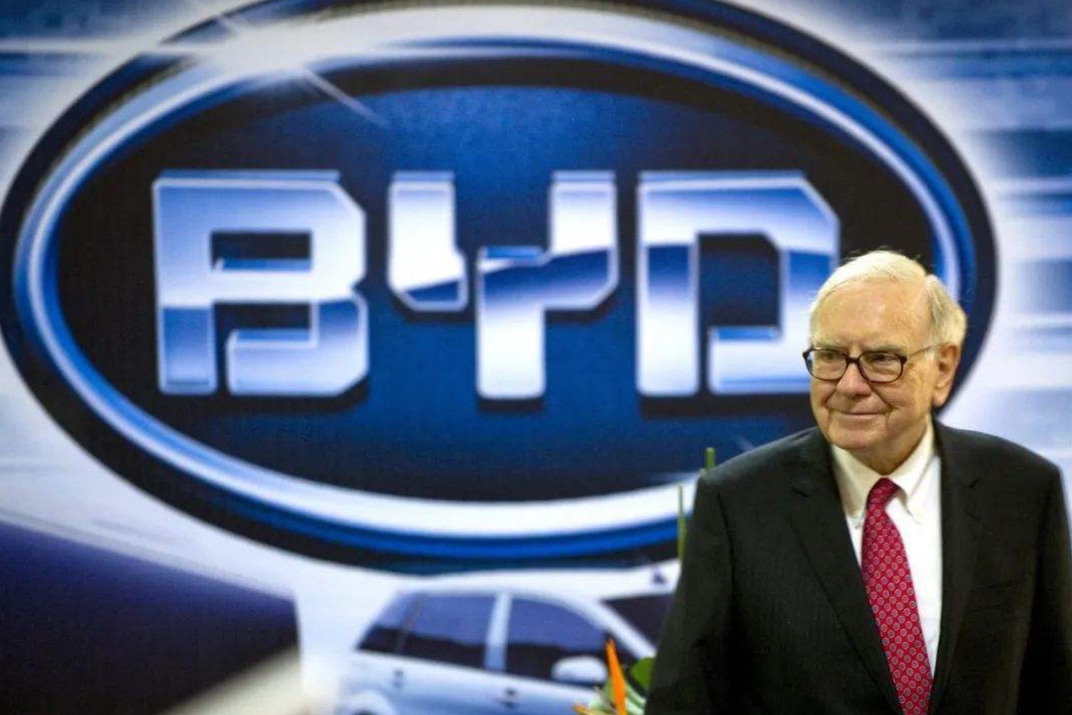 第八次！巴菲特继续减持比亚迪 套现3.5亿港元 持股比例降至12.9%