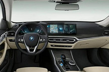 采用双联屏设计-宝马i4内饰图片曝光