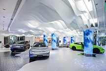 小鹏汽车全国首个旗舰体验中心正式开业