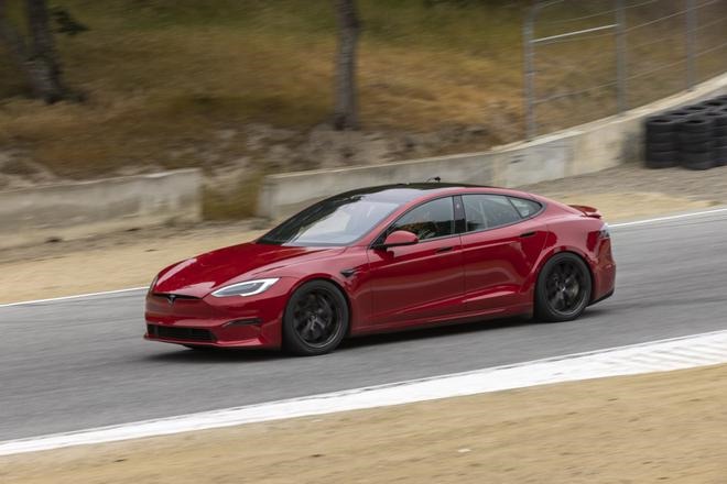 搭配隨動可調尾翼 特斯拉Model S Plaid諜影