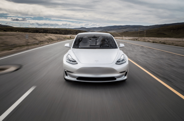 Model 3自动驾驶意外激活，车主被迫付费1.4万美元