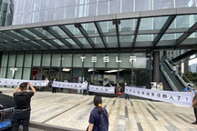 特斯拉又爆维权事件，频繁事故的背后是设计缺陷，还是车闹？