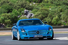 奔驰十年前的纯电动车，性能极其出色，却因价格昂贵鲜有人知