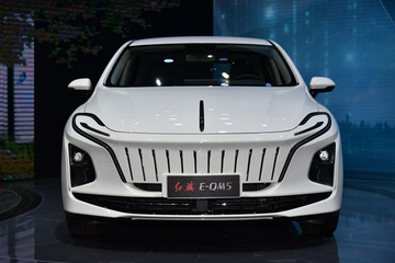 红旗首款E-QM5白色车身下线，将面向高端网约车市场