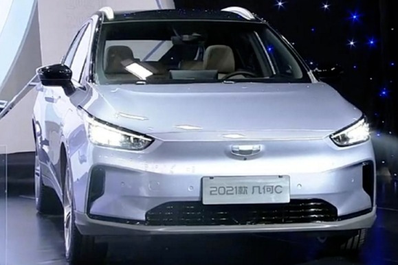 時(shí)隔一年，中期改款車型幾何C正式上市，起售價(jià)12.98萬