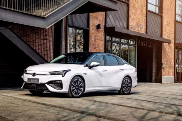 合資和自主的較量，高爾夫純電版和廣汽AION S誰更出色