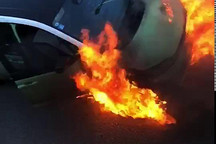 比亞迪D1蘇州起火，前艙燃爆！