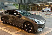 純電版UNI-V？長(zhǎng)安全新純電車型C385實(shí)車圖曝光！或?qū)?duì)標(biāo)Model 3