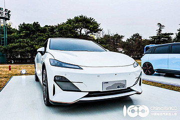 长安狂押电动车，深蓝全新品牌正式发布，首款车型下半年上市！