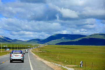 五一黄金周，一家三口，开什么新能源车型可以玩个够？