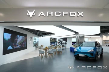 极狐汽车成为2021北京时装周官方指定用车