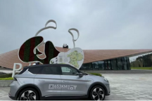 這個(gè)春節(jié)開(kāi)著極狐阿爾法T回家過(guò)年 我變成了這條Gai上最靚的仔