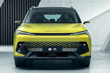 走近北京魔方，在光影中认识这件“行走的艺术品”