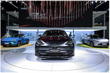 智能驾驶第一车“HI”爆粤港澳车展  极狐展台成网红打卡地