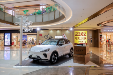 极狐汽车线下商超外展活动吸引消费者纷至沓来，给出高度评价