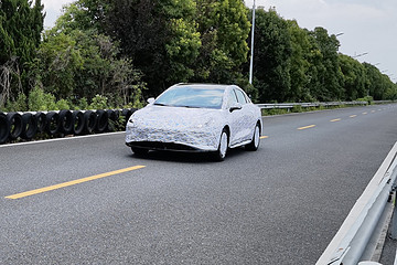 合创新车谍照曝光，电动轿跑悄然袭来