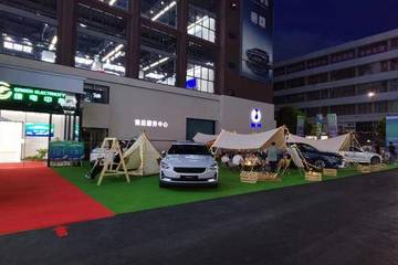 2022深圳首届新能源车展在罗湖知汇广场盛大开幕
