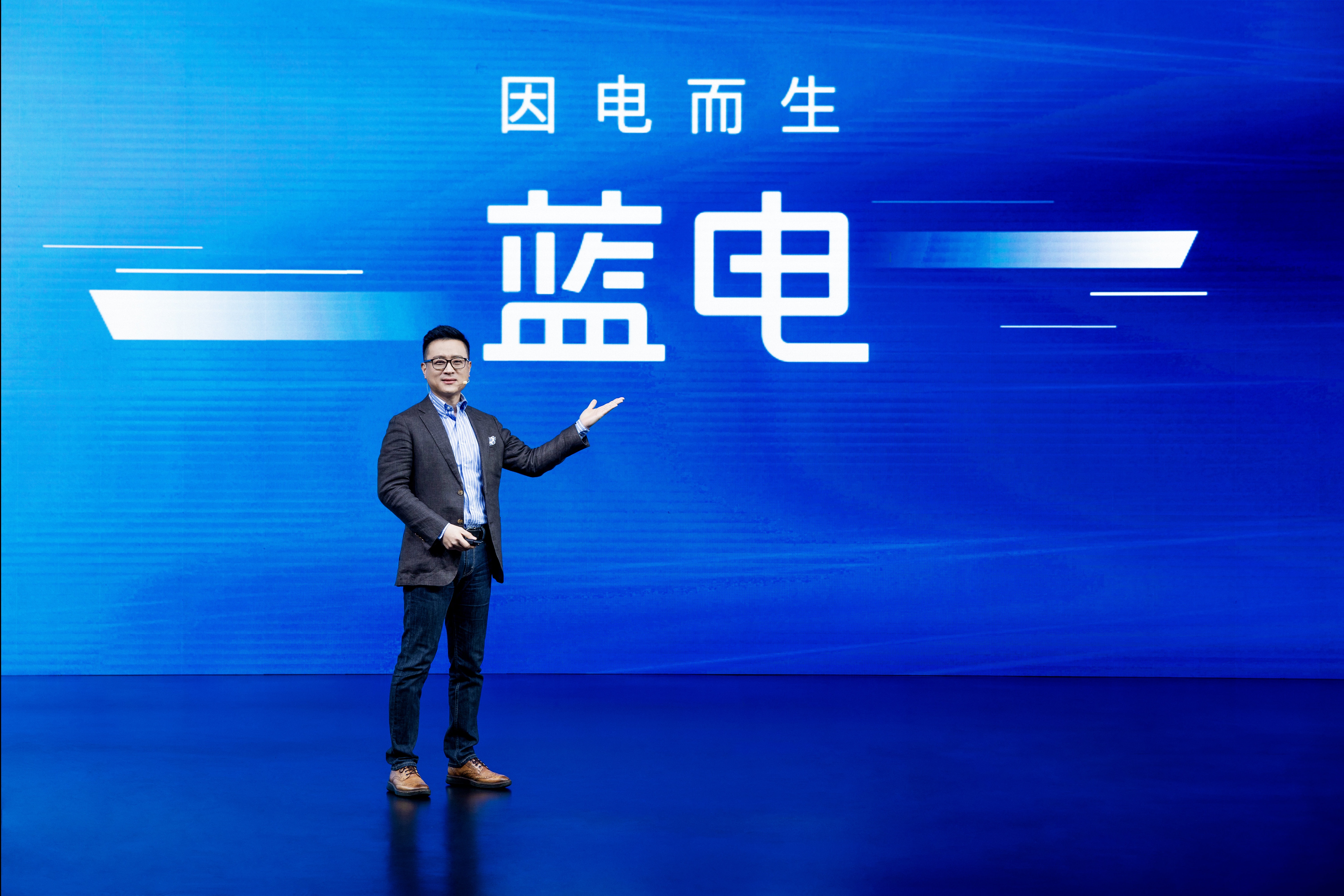 13.99万起 蓝电品牌首款车型蓝电E5正式上市