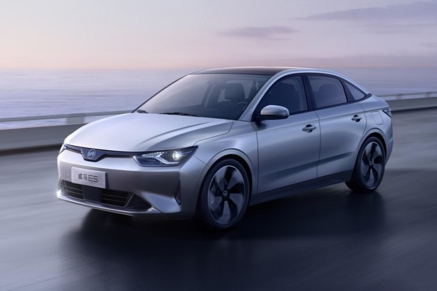 威马E.5正式上市 售15.01-16.01万元