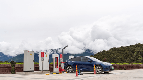Суперзарядная станция Tesla на линии Юньнань-Тибет полностью работоспособна