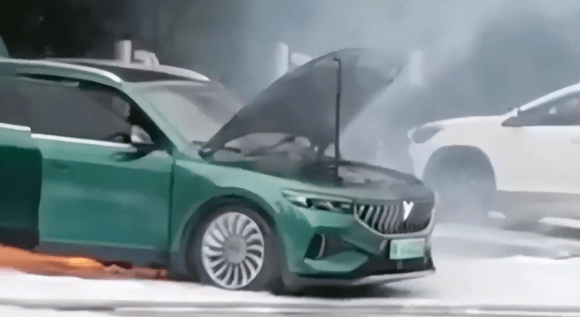 嵐圖公關(guān)的“冷處理”，能給自燃汽車降溫嗎？