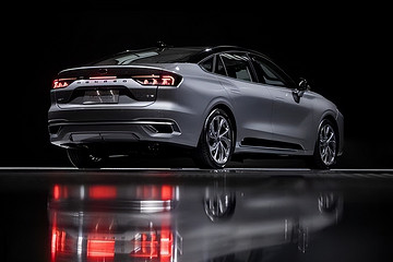 新蒙迪欧与“跑不动”的电马，长安福特扔给陆逸的“烂摊子”？