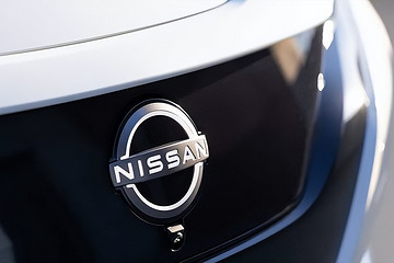 日產(chǎn)汽車躺在“大沙發(fā)”上，“及格線”迎面而來？