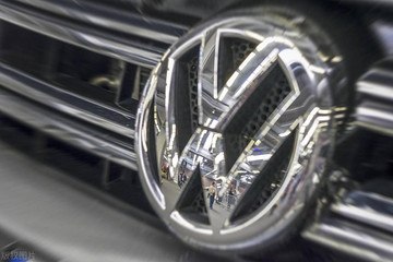 让大众摸着特斯拉过河，迪斯为何做不下去了？