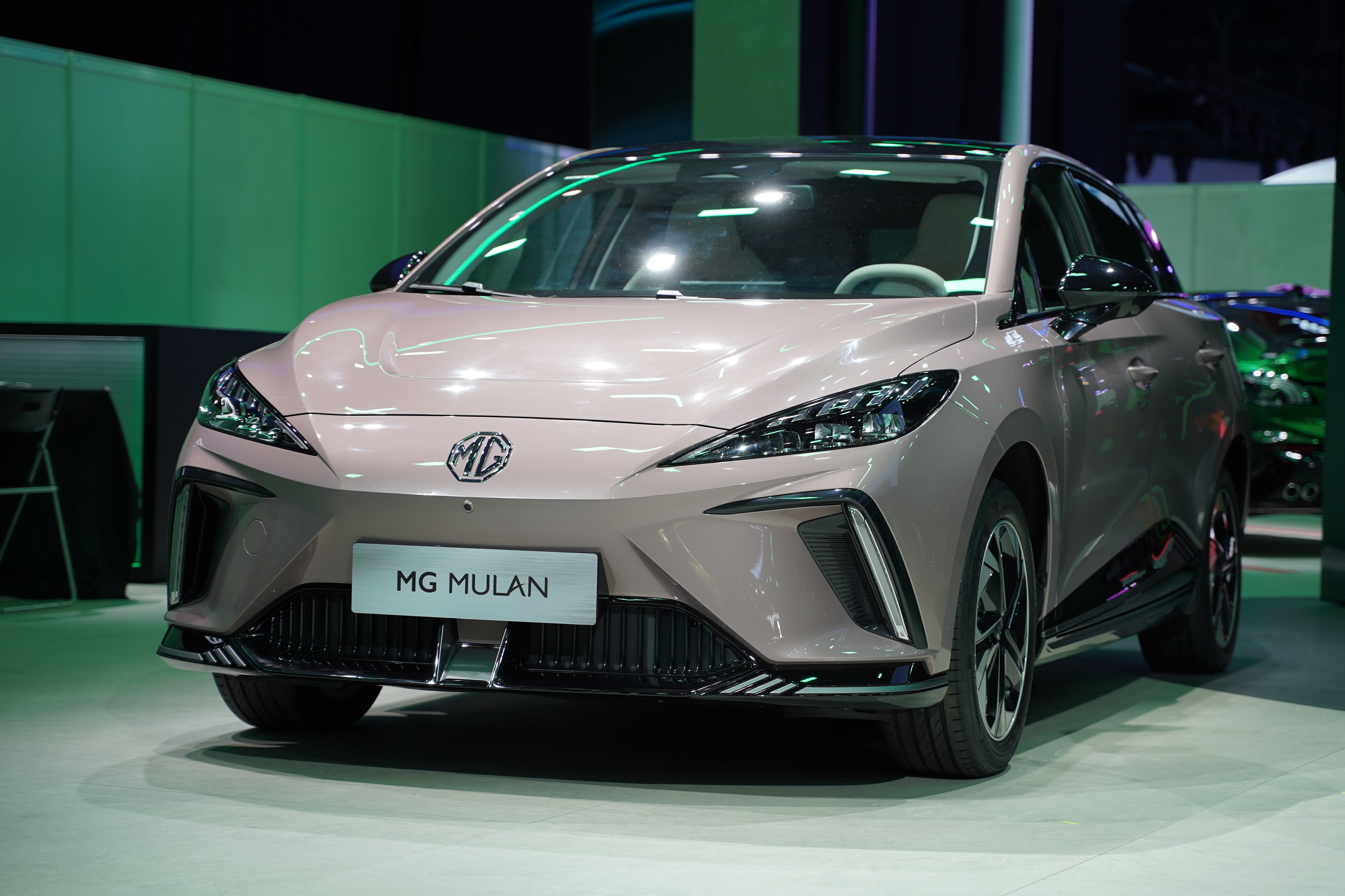 2022成都车展探馆｜搭载“零燃科技”110mm超薄电池 名爵MULAN带着红白机内饰来了