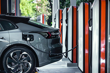 极氪推出车主专享充电卡，自建充电站已布局76城453站